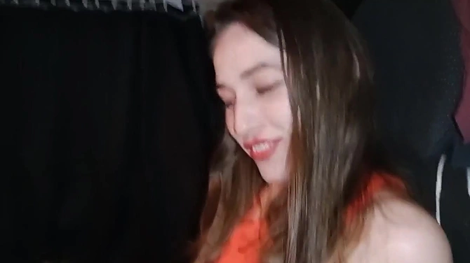 Проститутка Meri Jasmin внаглую завалилась в авто к дальнобойщику ради перепихона