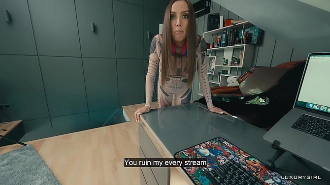 Разборки с хейтером обернулись для Luxury Girl жестким перепихоном