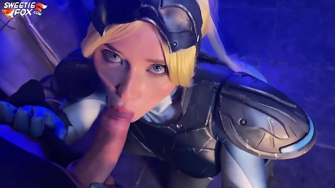 Вооружена и сексуально опасна: девка сосет в костюме воительницы