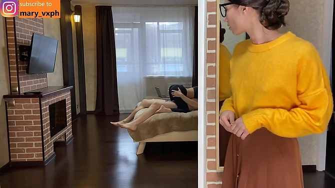 Мачеха увидела, как пасынок трахается, и тоже захотела ощутить в себе его болт