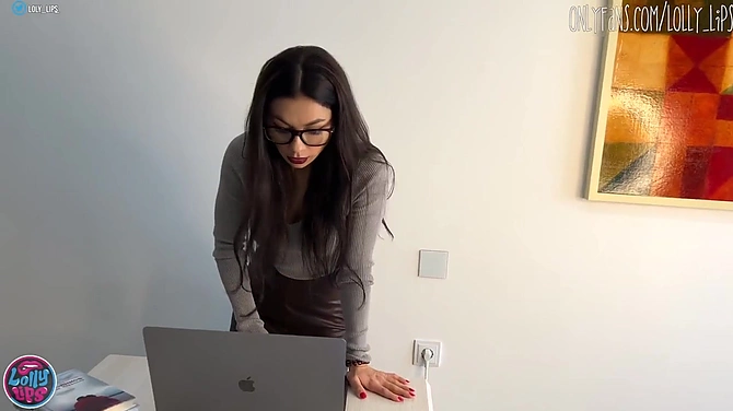 Дерзкий школьник довыебывался: училка сделала ученику минет