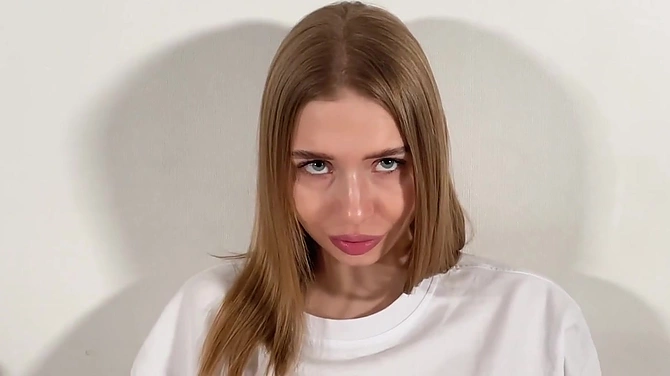 Похотливая студентка сделала минет с брекетами и дала трахнуть пизду