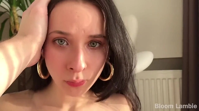 Девушка в соблазнительном наряде вылизала хуй и получила по киске