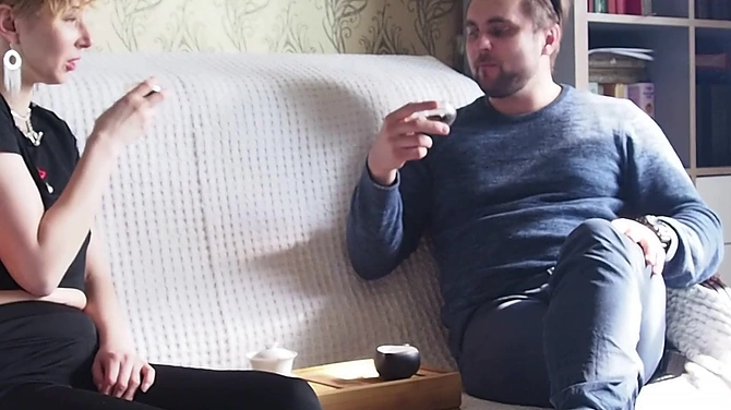 Дамочка страстно отблагодарила своего мужика за подарок на годовщину.