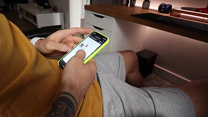 Шлюха с сайта знакомств почти ни слова не сказала, зато ебется отменно