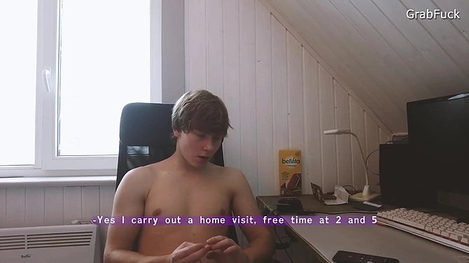 Улыбчивая милаха-парикмахерша оказывает дополнительные услуги.