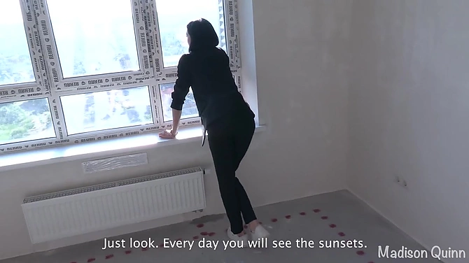 Мелкогрудая риелторша Madison Quinn решила потрахаться с клиентом в пустой квартире