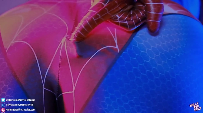 Неопасная паучиха, которую хочется выебать: новый косплей от Molly Red Wolf