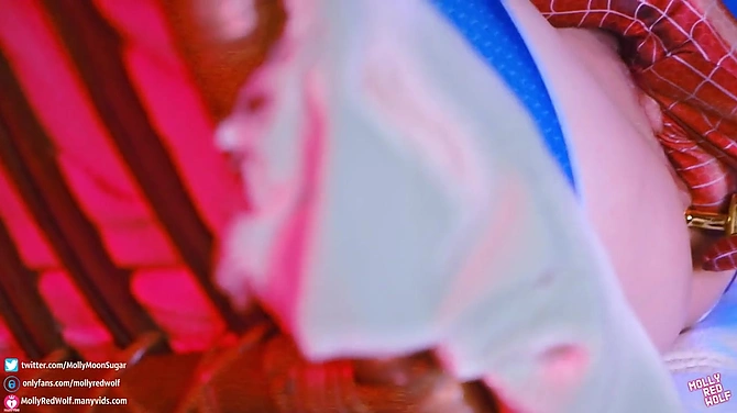 Неопасная паучиха, которую хочется выебать: новый косплей от Molly Red Wolf