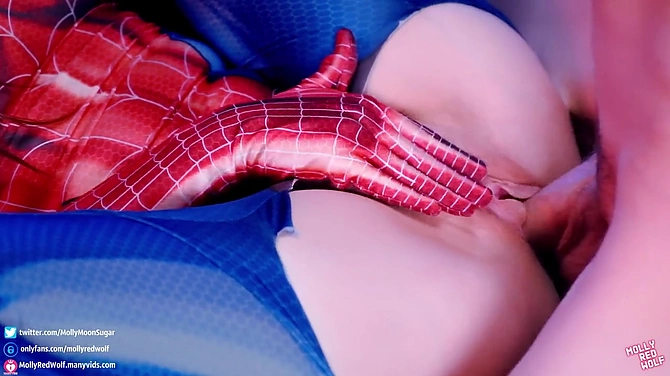 Неопасная паучиха, которую хочется выебать: новый косплей от Molly Red Wolf