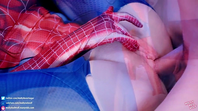 Неопасная паучиха, которую хочется выебать: новый косплей от Molly Red Wolf