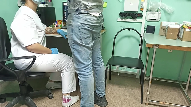 Пришел за лечением, а получил секс: врач дала пациенту прямо в кабинете