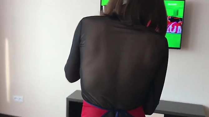 Вы горничная? Можете мне член языком почистить и сперму из яиц слить?