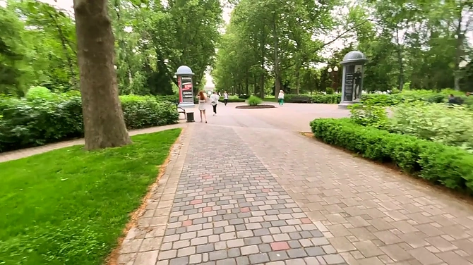 Русский пикапер на охоте, а бритая писечка рыжей давалки в зоне риска