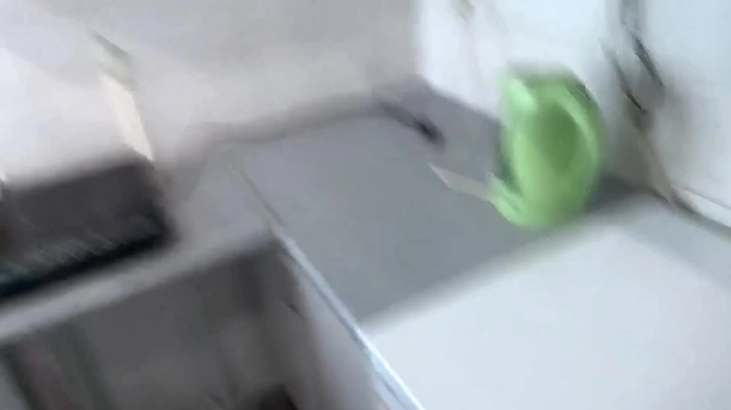 Из-за тупости девка вынуждена была расплачиваться своими дырками