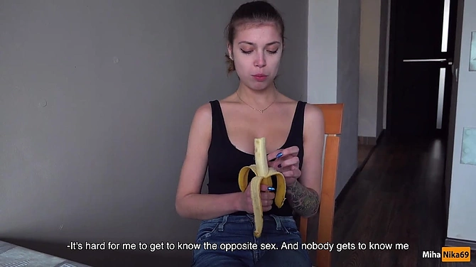 Молодуха захотела попробовать сперму, и сводный братик не смог отказать ей в просьбе