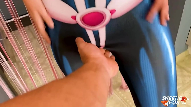 После покупки нового костюма косплеерша пробует его в секс-играх