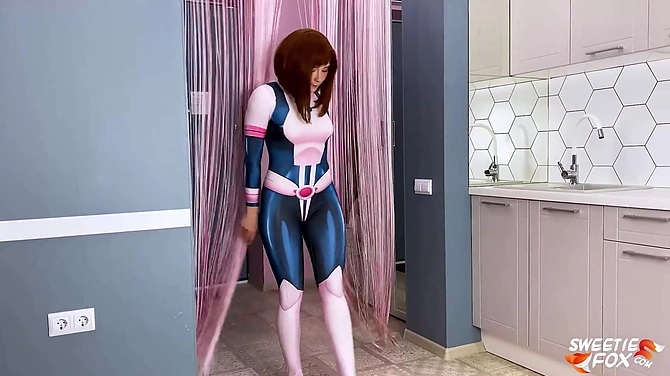 После покупки нового костюма косплеерша пробует его в секс-играх