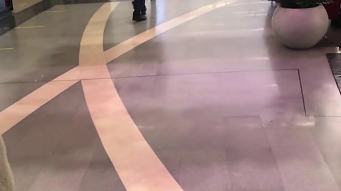 Дополнительное обслуживание в примерочной для довольного покупателя.