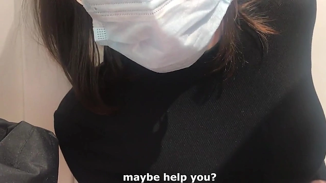 Дополнительное обслуживание в примерочной для довольного покупателя.