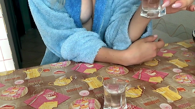 Выпила водку и не уберегла пилотку: пьяная девушка жестко выебана