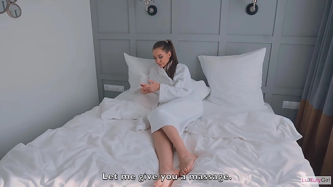 Массаж, плавно перетекший в поебушки: пасынок совратил симпатичную мачеху