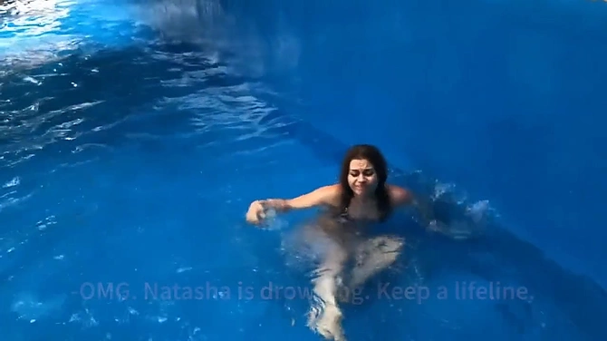 Молодая блядь-нищенка ебется с арабами за проживание в Дубае