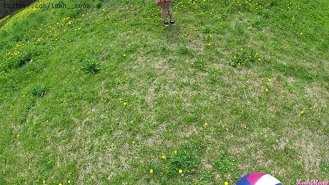 Спалил что сводная сестра сегодня без трусиков и трахнул симпатяжку.