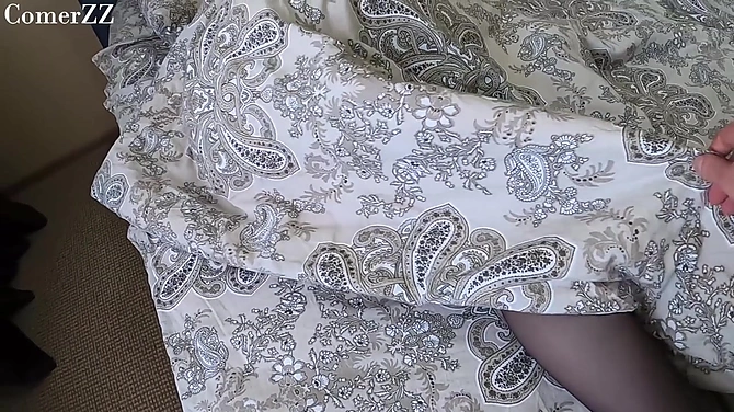 Отжарил скромную брюнеточку во все дыры и обкончал ее попку.