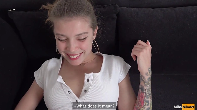 Теплая сперма на лице украсит юную шлюшку лучше всякого макияжа