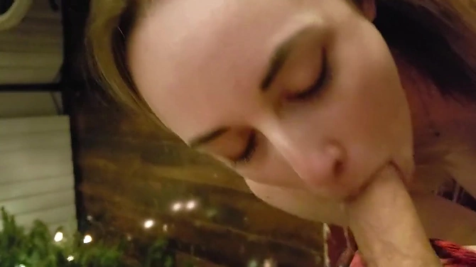 Кончил сосалке в трусы, которые она потом надела