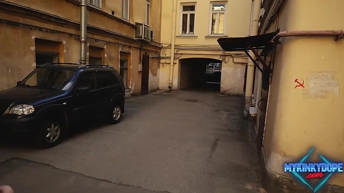 Прогулялся с неформалкой и насовал ей в рот, проверив щёчки на прочность