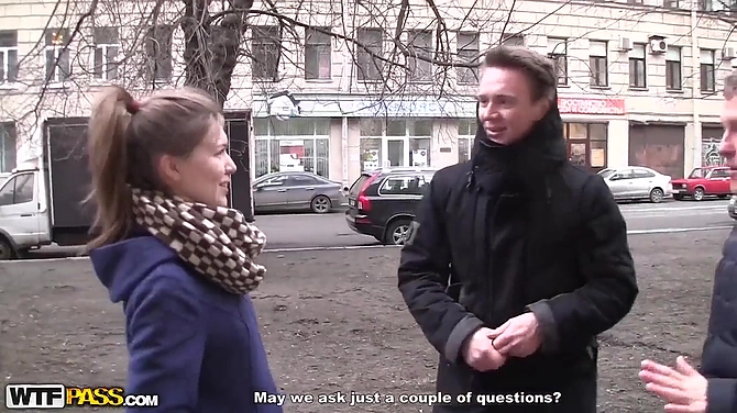 Настоящая русская женщина и обои поклеит, и за бабки поебется