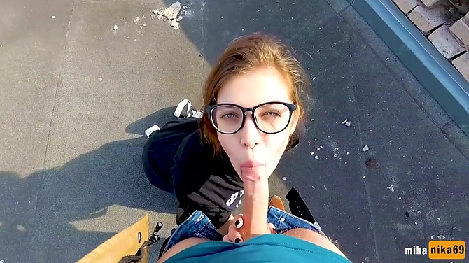 Зумеры рады поебаться на крыше на фоне панорамы родного Залупинска