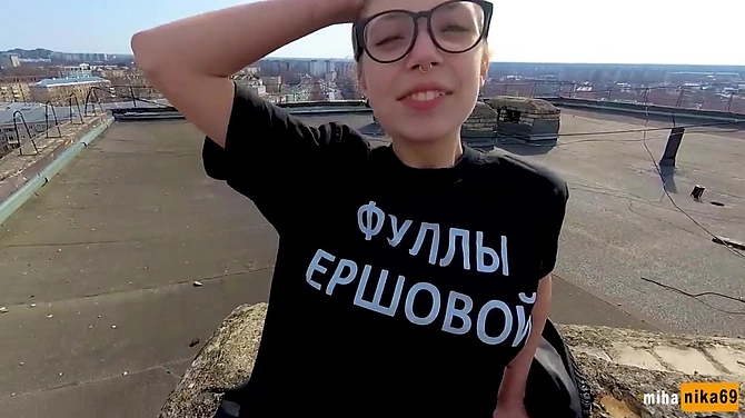 Зумеры рады поебаться на крыше на фоне панорамы родного Залупинска