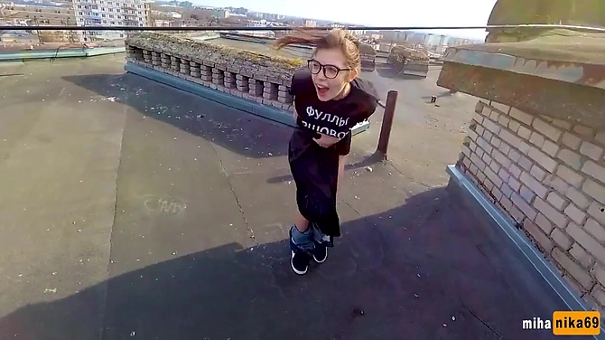 Зумеры рады поебаться на крыше на фоне панорамы родного Залупинска