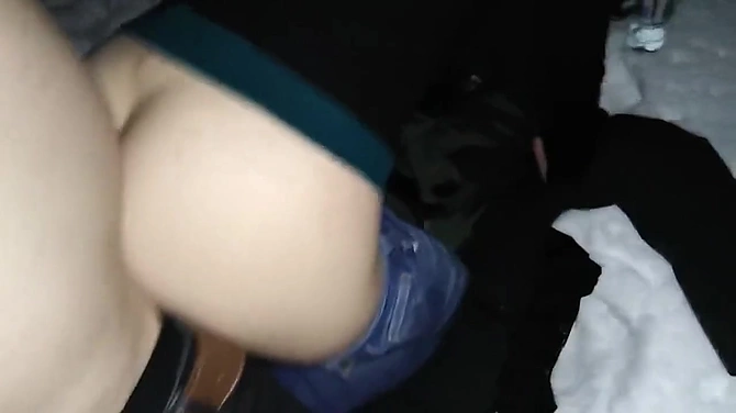 В лесу зимой можно и околеть, если не греться сосанием батиного члена