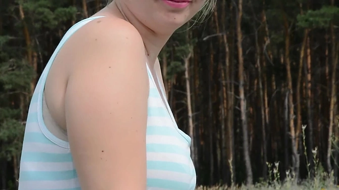 Когда во время гулек приспичит помыть хуй, всегда можно обратиться к подруге