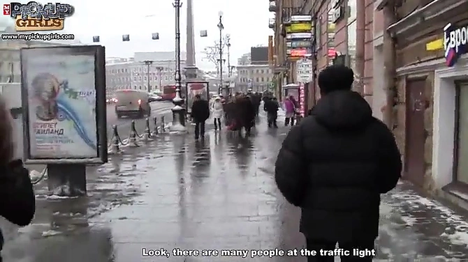 Уроки пикапа не прошли даром и телка дала челу с улицы прямо в туалете