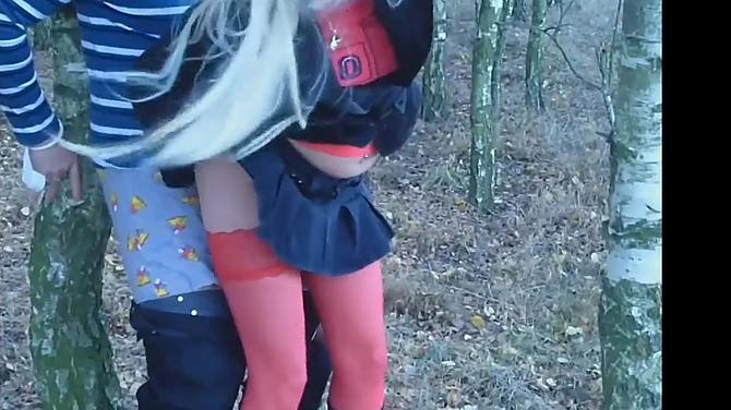 Проститутка похитила постоянного клиента и выебала того посреди леса