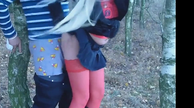 Проститутка похитила постоянного клиента и выебала того посреди леса