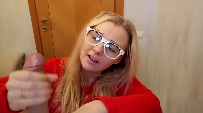 DeNata нацепила смешные очечи, вздрочнула болт мужа и выдоила из него фонтан спермы