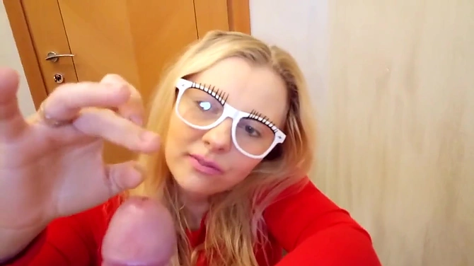 DeNata нацепила смешные очечи, вздрочнула болт мужа и выдоила из него фонтан спермы