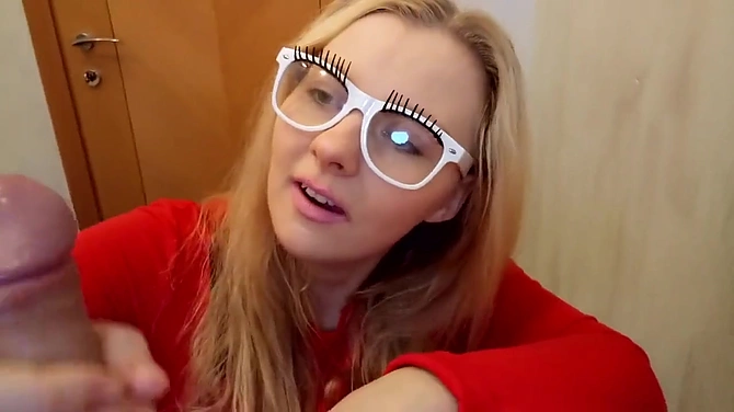 DeNata нацепила смешные очечи, вздрочнула болт мужа и выдоила из него фонтан спермы