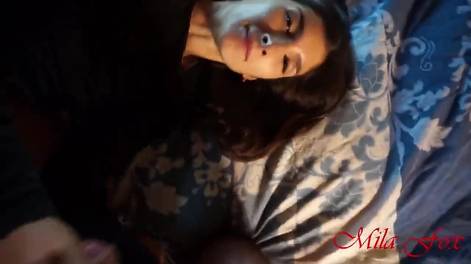 Очаровательная стройняшка Mila Fox отработала своей жопкой.