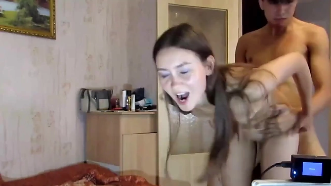 Начинающую вебкамершу затрахали до полного изнеможения.
