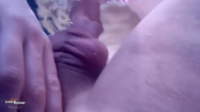 Отсос и дрочка (почти) под водой, а затем и мокрый трахен