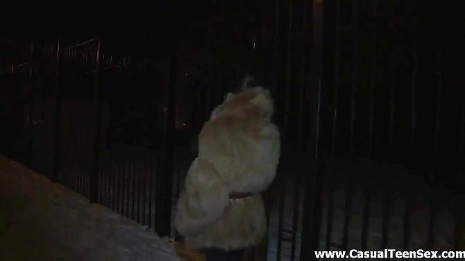 Студентик уломал девчонку отсосать и трахнуться