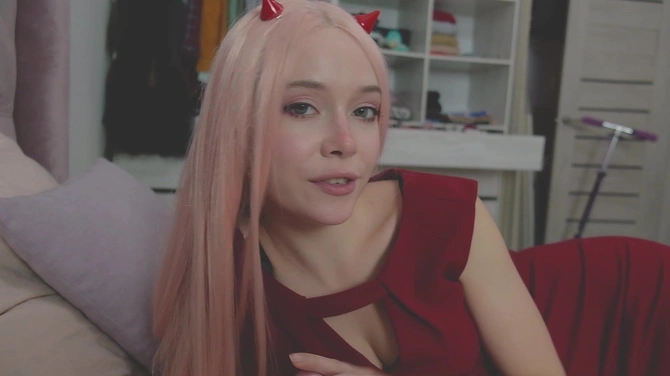 Kate Kuray переоделась в анимешную тяночку и играется с искусственным членом