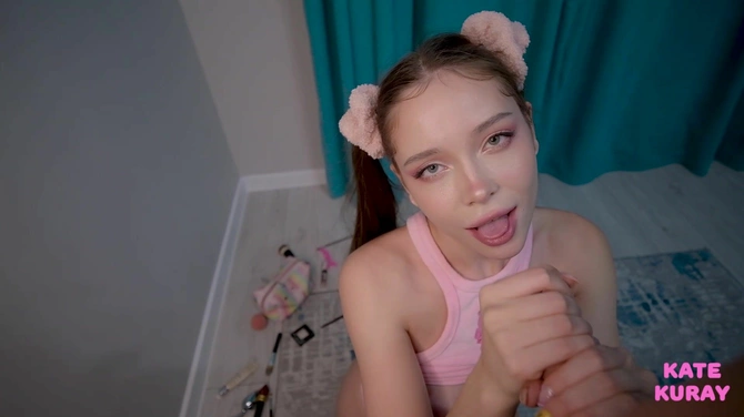 Сделать братику приятно: Kate Kuray практикуется в оральном сексе